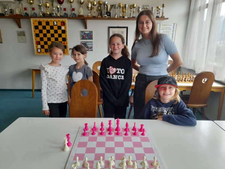 2. Schachtraining für Mädchen