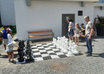 Parkschach für alle Denksportbegeisterten im neuen Marktanger, in der Haller Altstadt