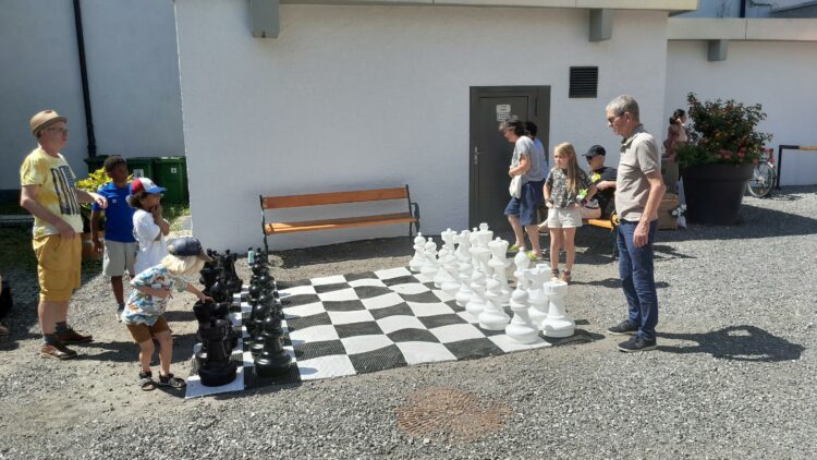 Parkschach für alle Denksportbegeisterten im neuen Marktanger, in der Haller Altstadt